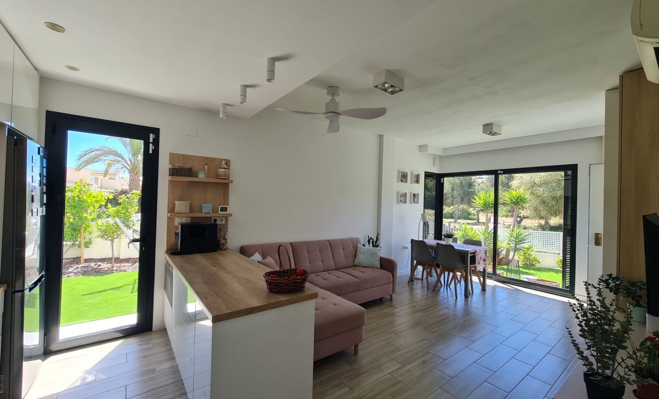 Sale - Villa - Orihuela - La Zenia