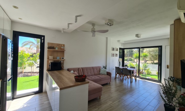 Sale - Villa - Orihuela - La Zenia