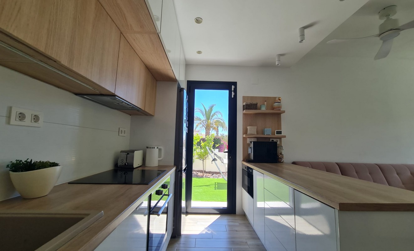 Sale - Villa - Orihuela - La Zenia