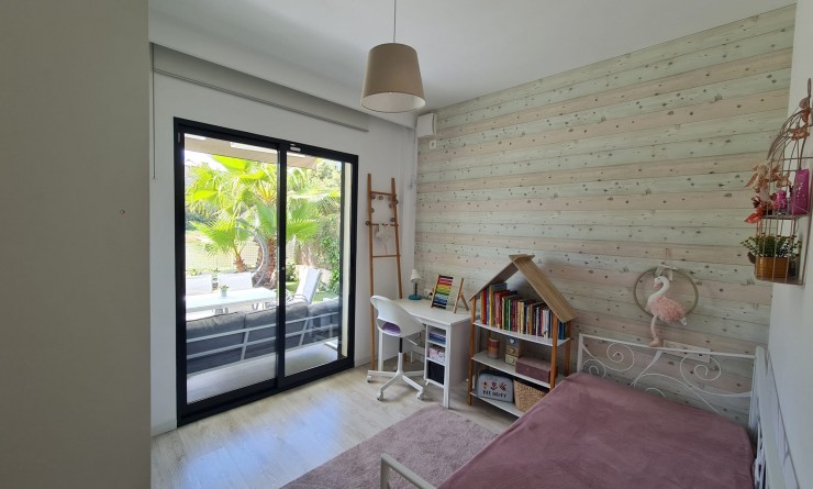 Sale - Villa - Orihuela - La Zenia