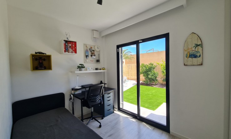 Sale - Villa - Orihuela - La Zenia