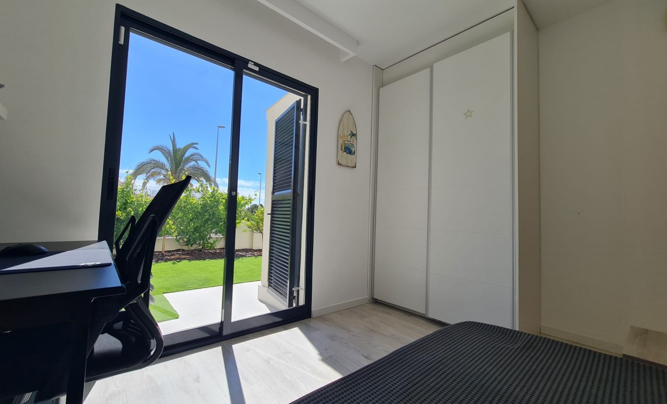 Sale - Villa - Orihuela - La Zenia