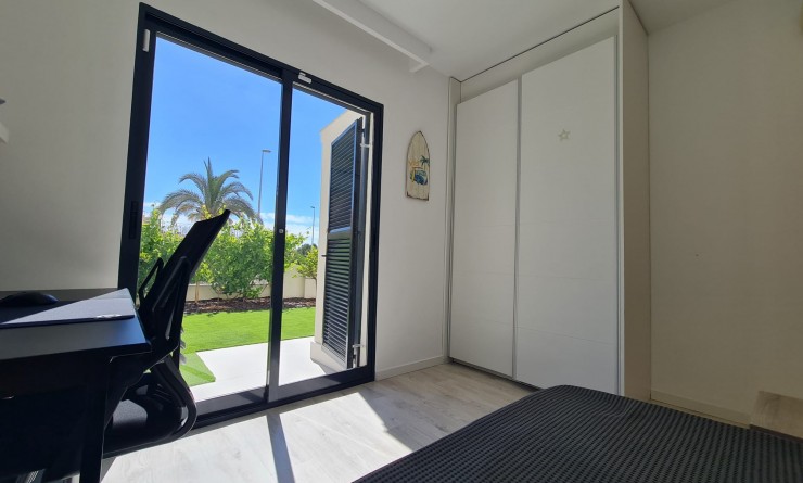 Sale - Villa - Orihuela - La Zenia