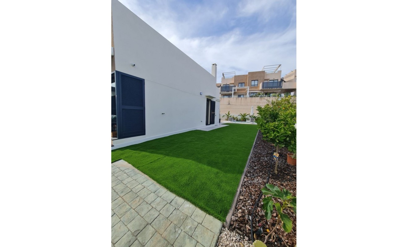 Sale - Villa - Orihuela - La Zenia