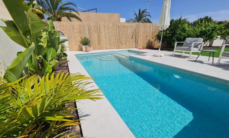 Sale - Villa - Orihuela - La Zenia