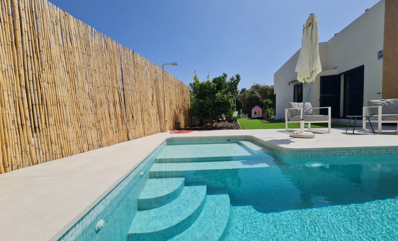 Sale - Villa - Orihuela - La Zenia