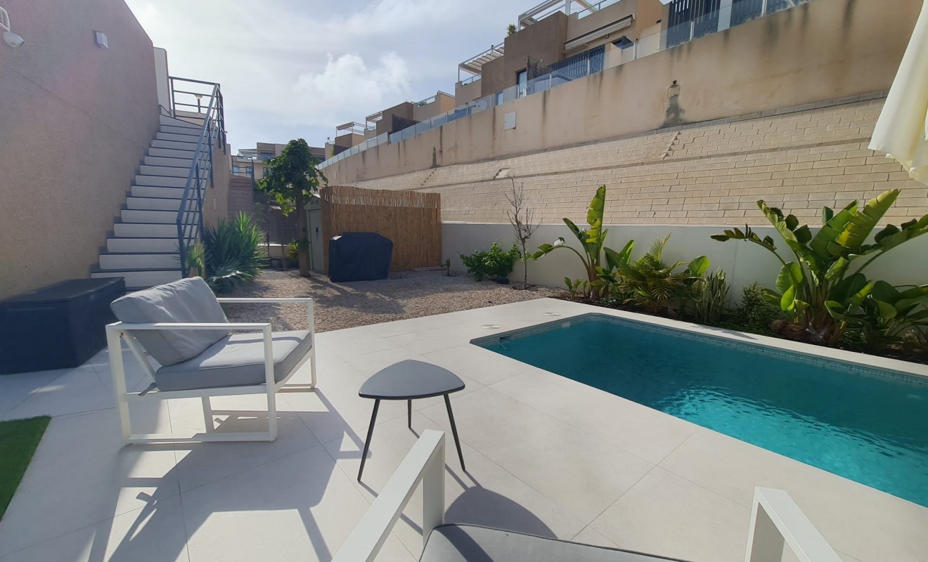 Sale - Villa - Orihuela - La Zenia