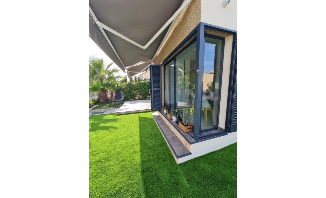 Sale - Villa - Orihuela - La Zenia