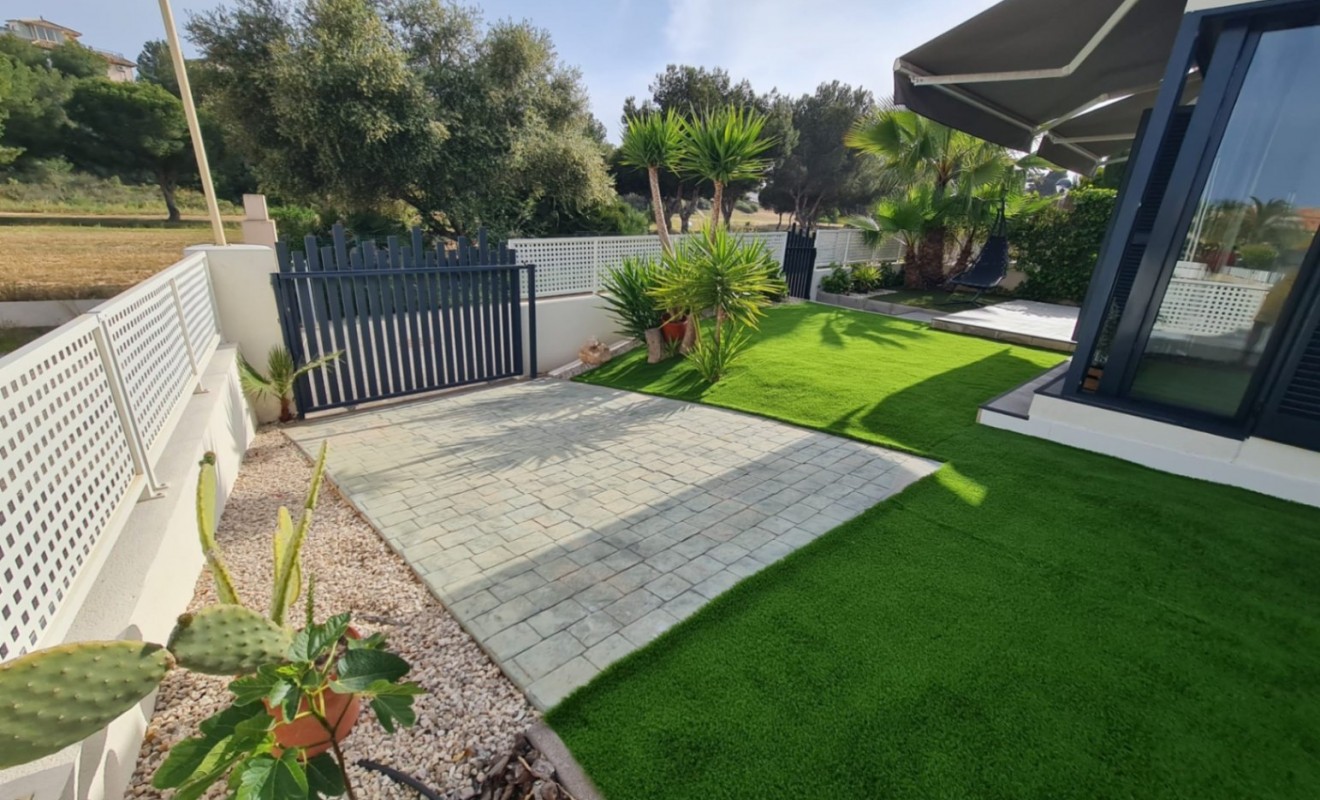 Sale - Villa - Orihuela - La Zenia