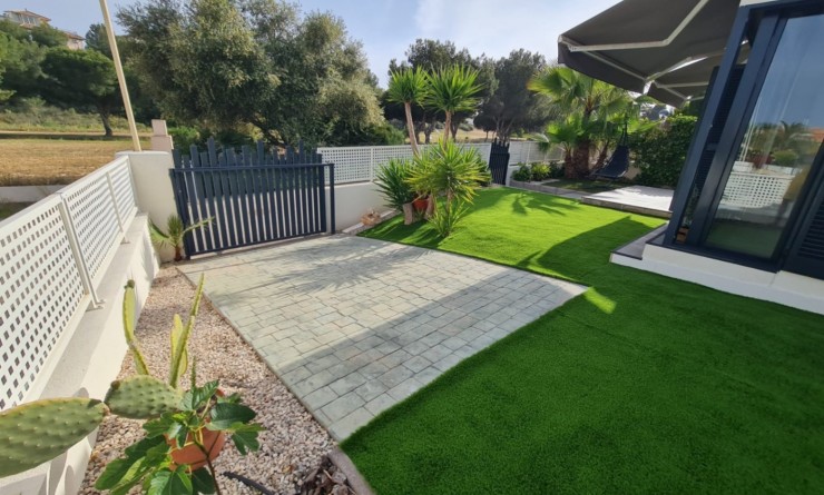 Sale - Villa - Orihuela - La Zenia