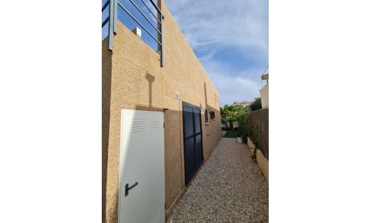 Sale - Villa - Orihuela - La Zenia