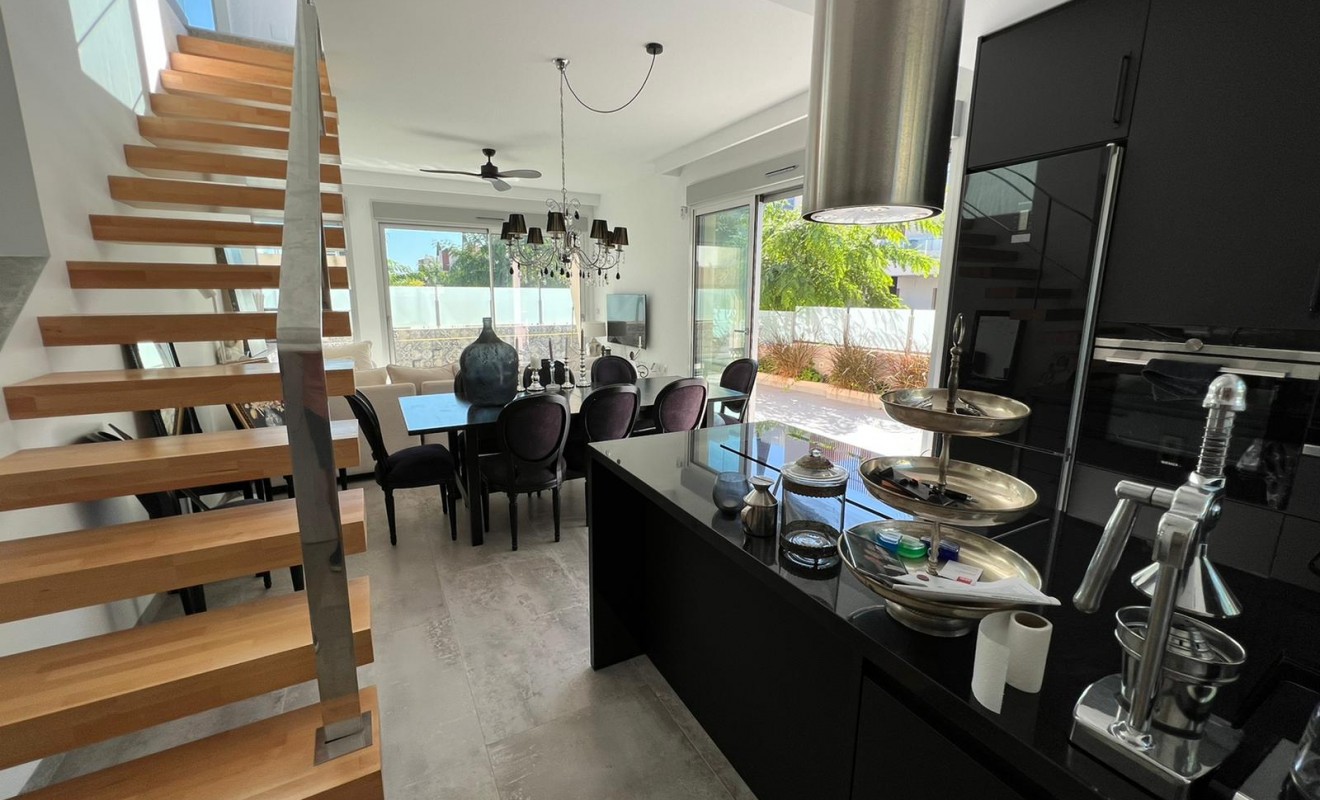 Sale - Villa - Mil Palmeras - Costa Blanca Sur