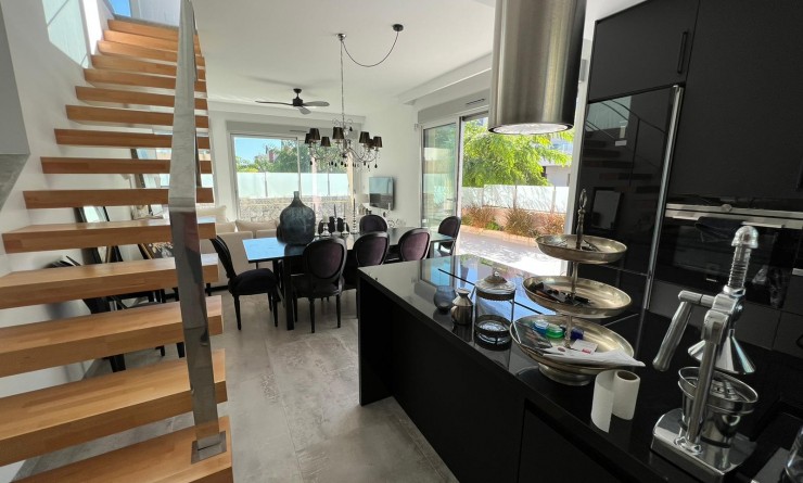 Sale - Villa - Mil Palmeras - Costa Blanca Sur