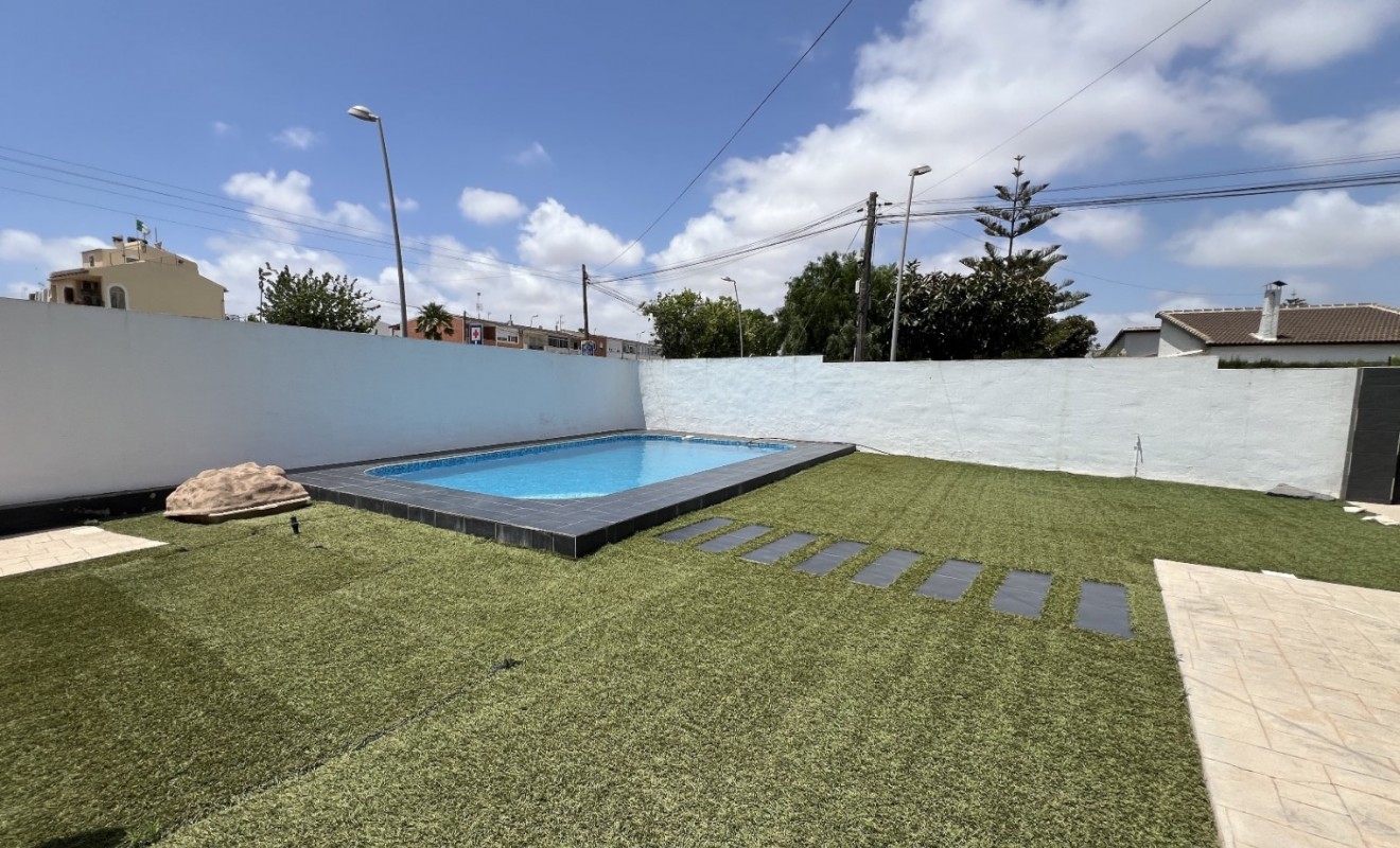 Wederverkoop - semi_detached_house - Torrevieja - Costa Blanca Sur