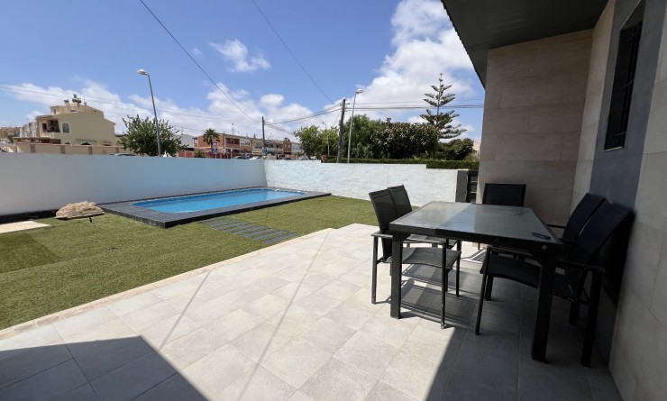 Wederverkoop - semi_detached_house - Torrevieja - Costa Blanca Sur