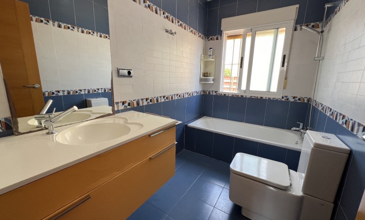 Wederverkoop - semi_detached_house - Torrevieja - Costa Blanca Sur