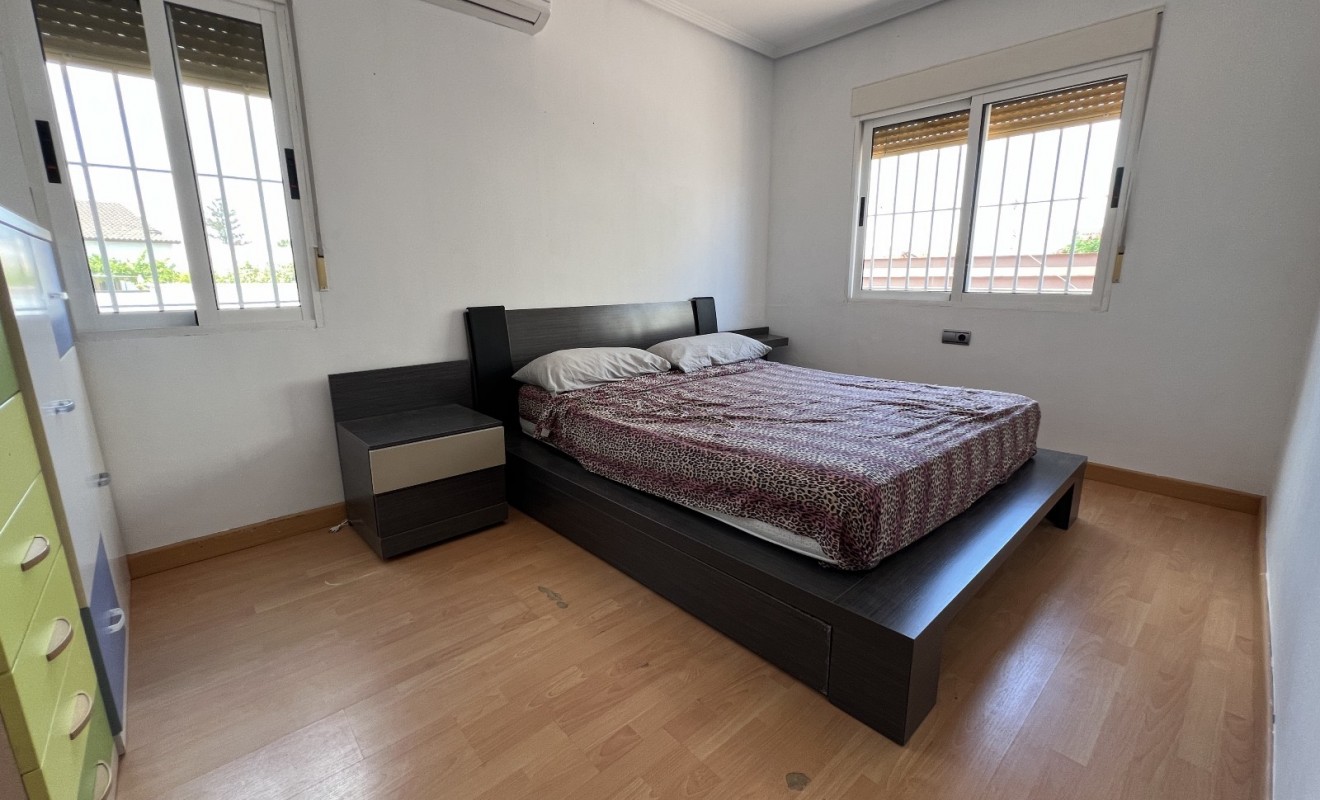 Wederverkoop - semi_detached_house - Torrevieja - Costa Blanca Sur