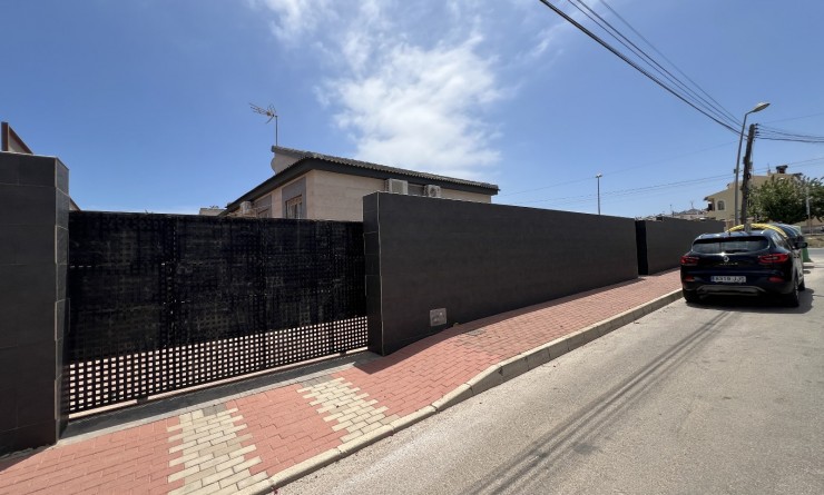 Wederverkoop - semi_detached_house - Torrevieja - Costa Blanca Sur