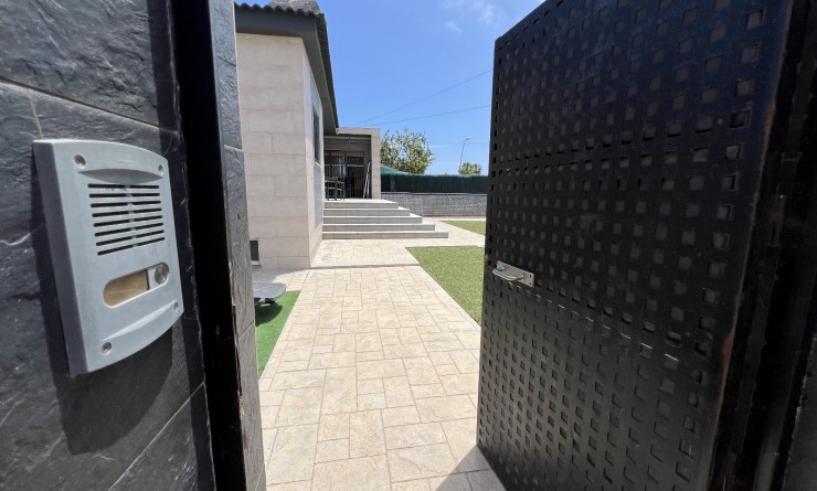 Wederverkoop - semi_detached_house - Torrevieja - Costa Blanca Sur