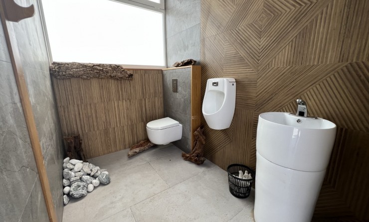 Sale - commercial_building - Torrevieja - Costa Blanca Sur