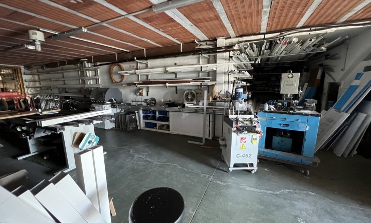 Sale - commercial_building - Torrevieja - Costa Blanca Sur