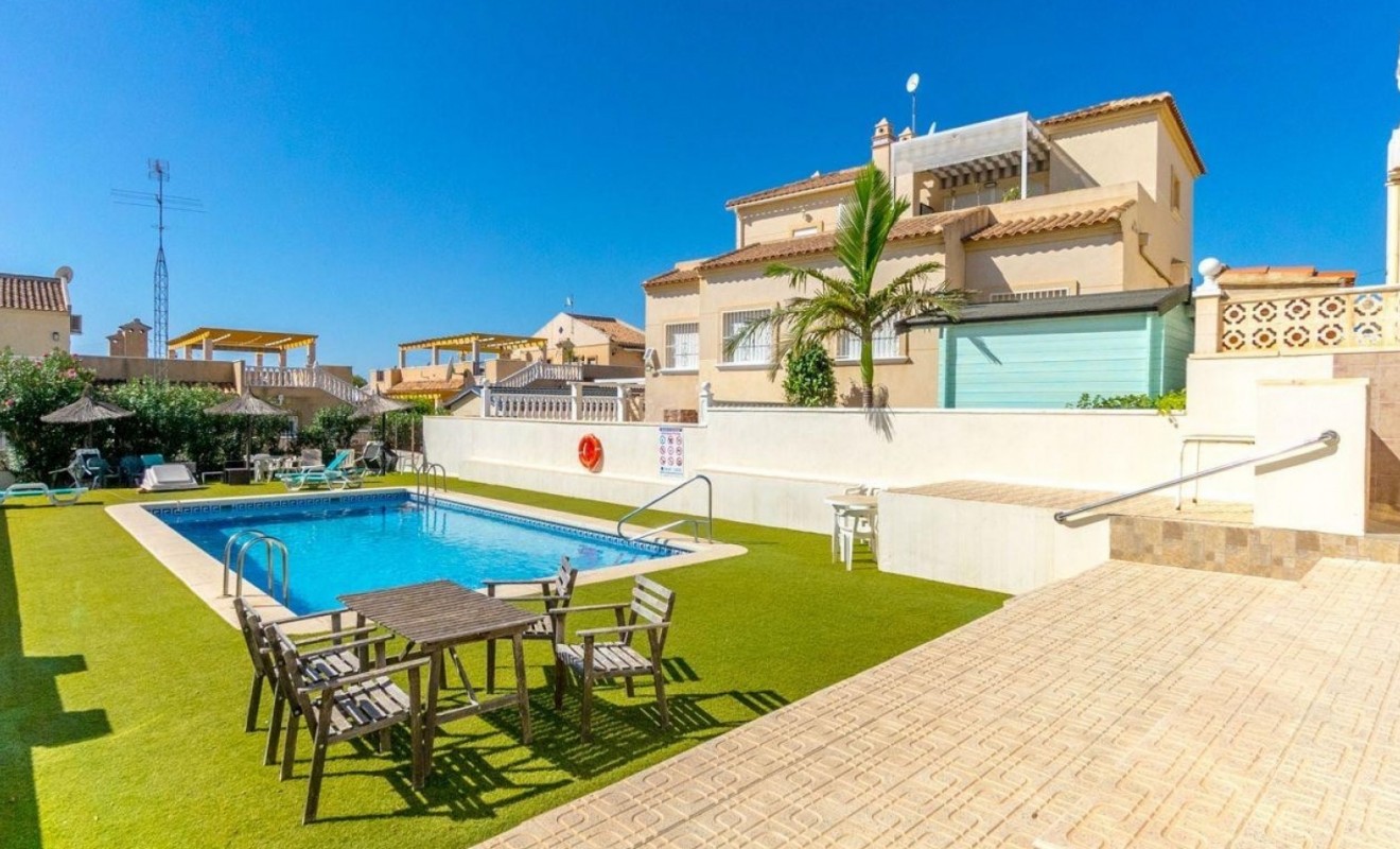 Wederverkoop - Detached villa - Orihuela Costa - Villamartín