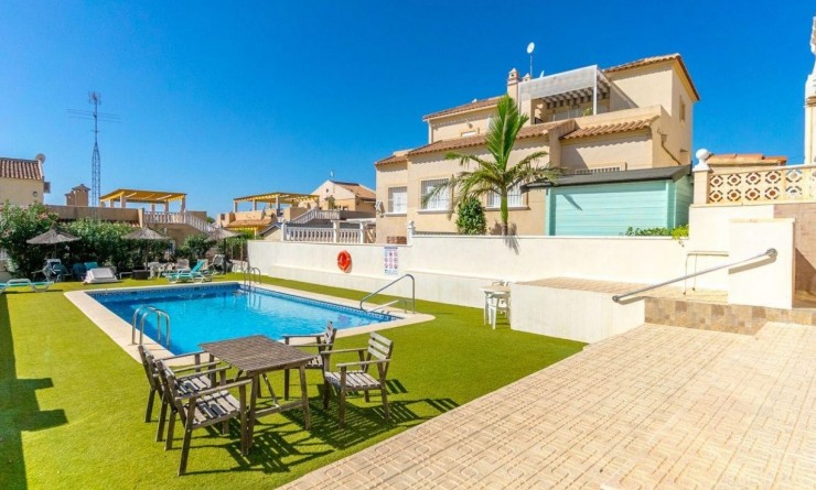 Wederverkoop - Detached villa - Orihuela Costa - Villamartín