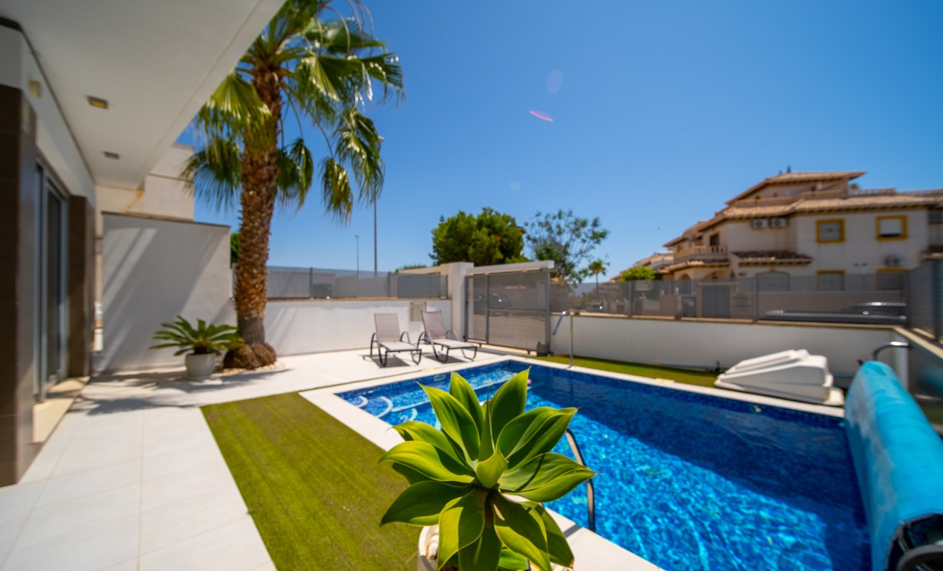 Sale - Villa - Orihuela Costa - Lomas de Cabo Roig
