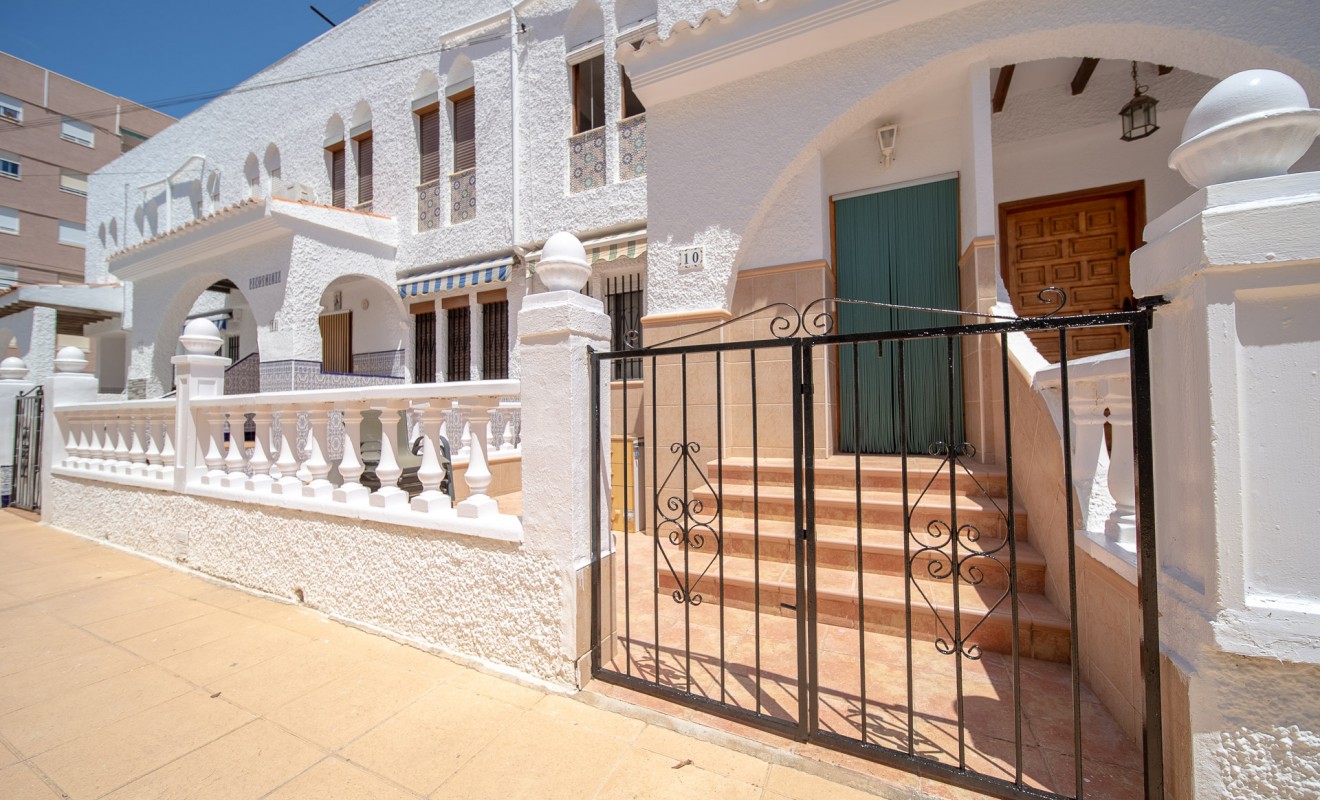 Sale - Casa de Pueblo - Torrevieja - La Mata