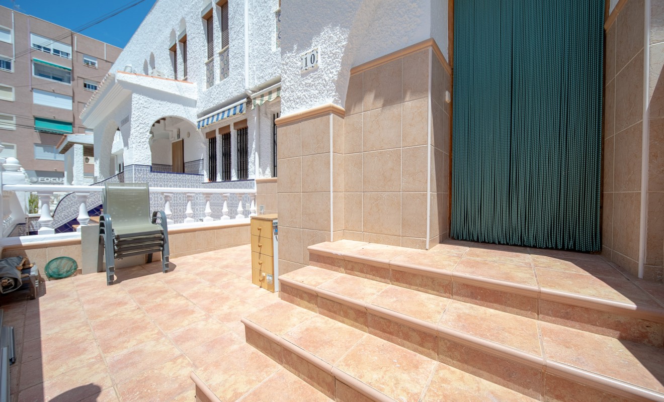 Sale - Casa de Pueblo - Torrevieja - La Mata