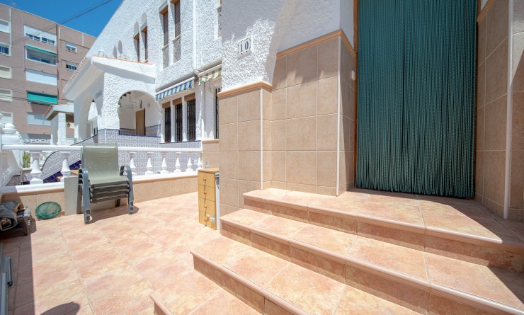 Sale - Casa de Pueblo - Torrevieja - La Mata