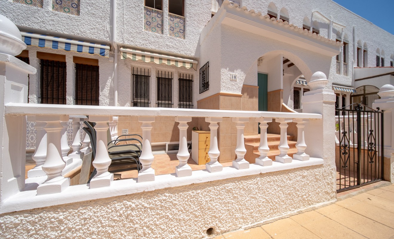 Sale - Casa de Pueblo - Torrevieja - La Mata