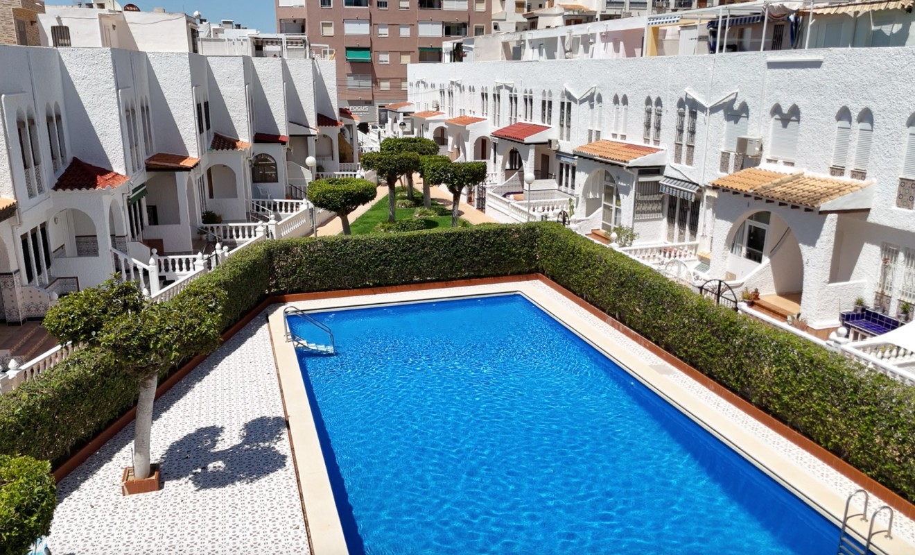 Sale - Casa de Pueblo - Torrevieja - La Mata
