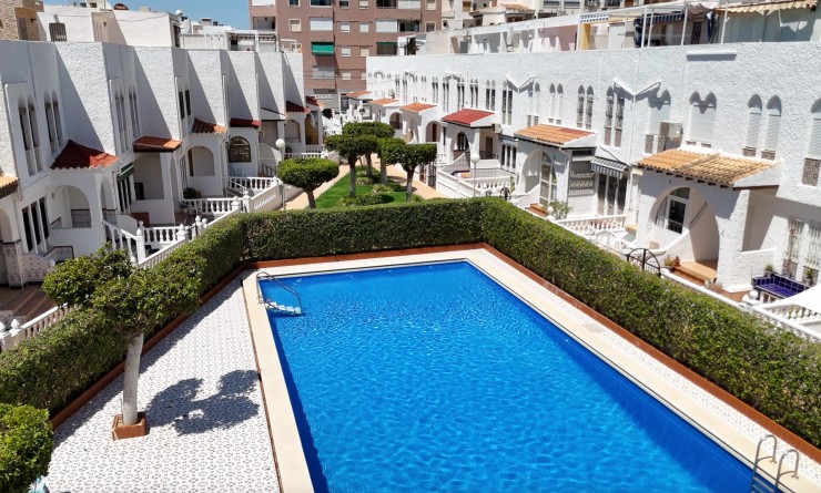 Sale - Casa de Pueblo - Torrevieja - La Mata