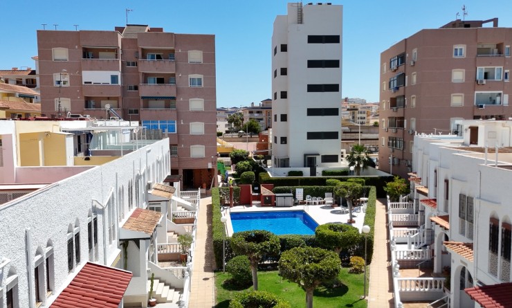Sale - Casa de Pueblo - Torrevieja - La Mata