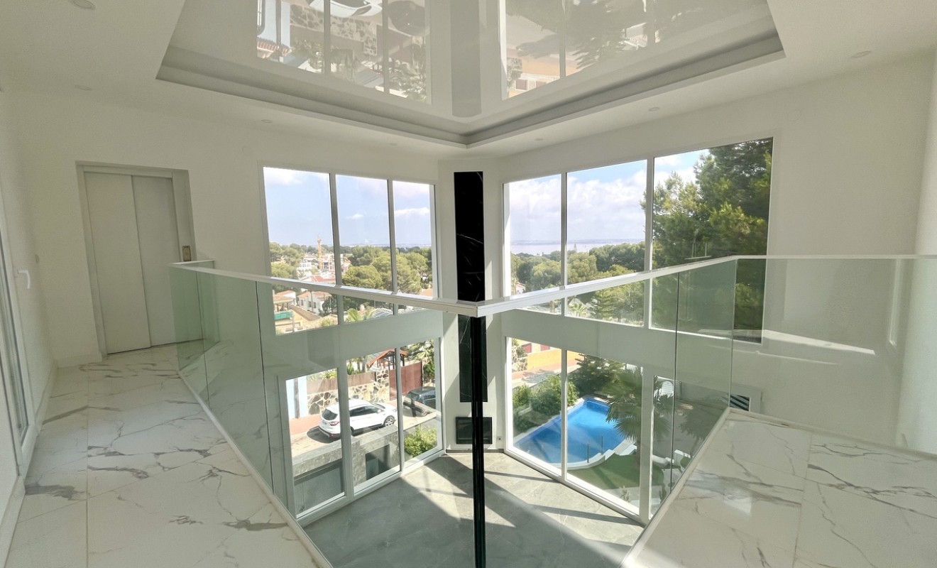 Sale - Villa - Los Balcones