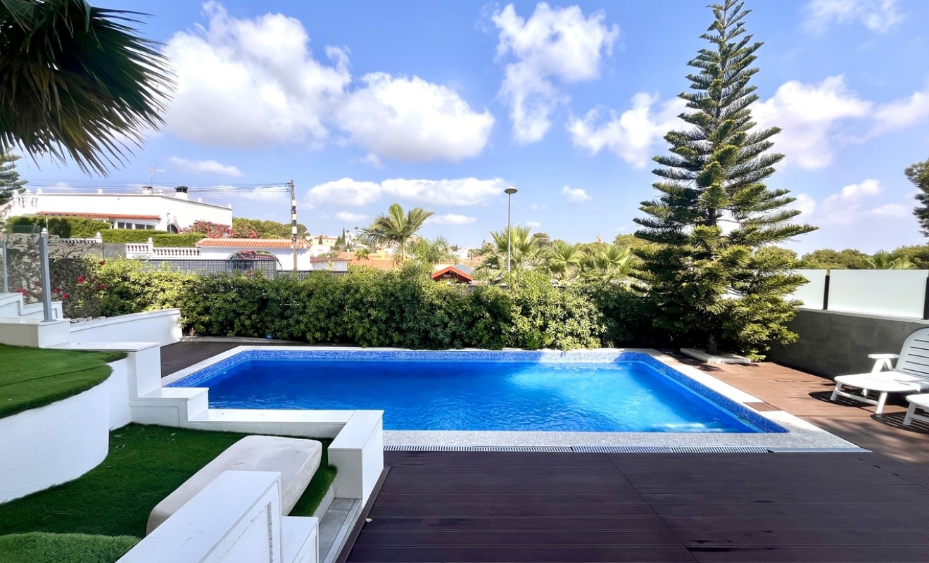 Sale - Villa - Los Balcones