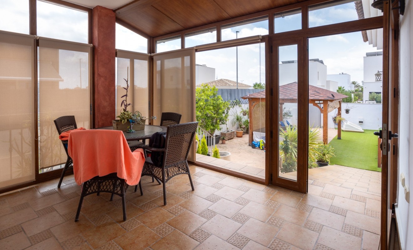 Sale - Detached villa - Los Montesinos - La herrada