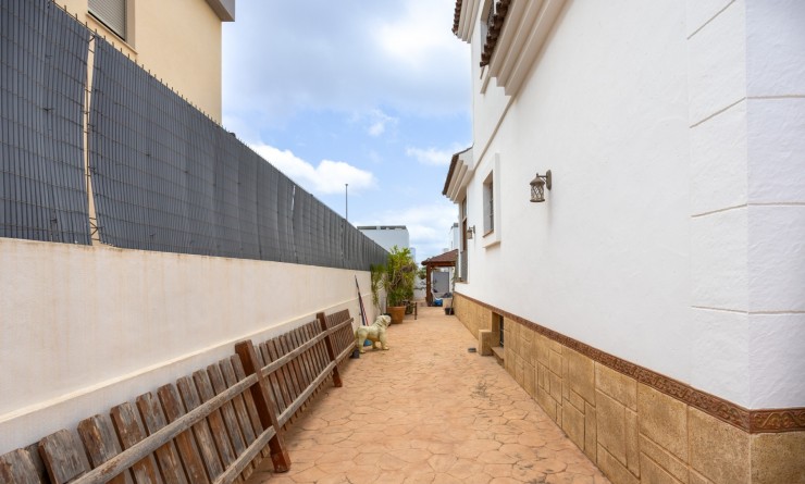 Sale - Detached villa - Los Montesinos - La herrada