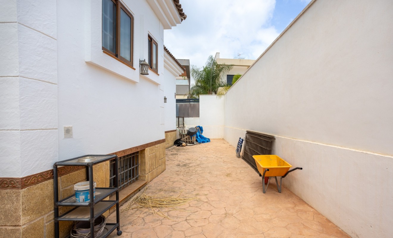 Sale - Detached villa - Los Montesinos - La herrada