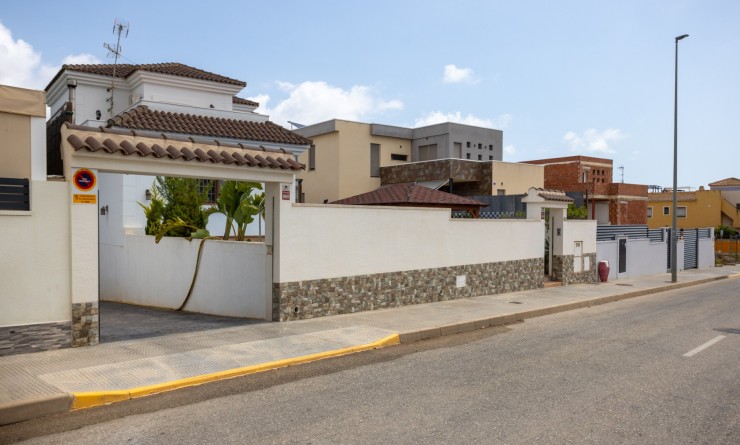 Sale - Detached villa - Los Montesinos - La herrada