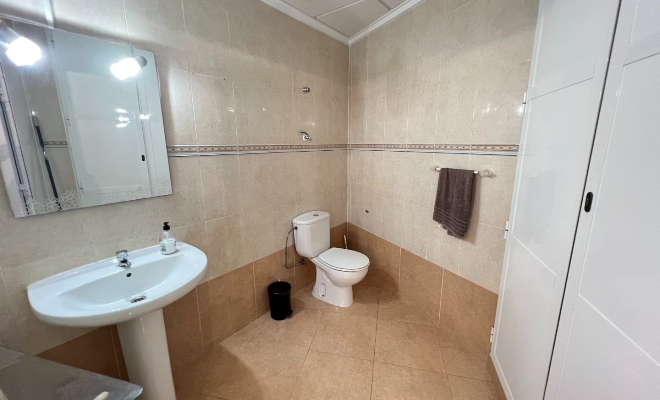 Revente - Commercial Unit - Guardamar del Segura