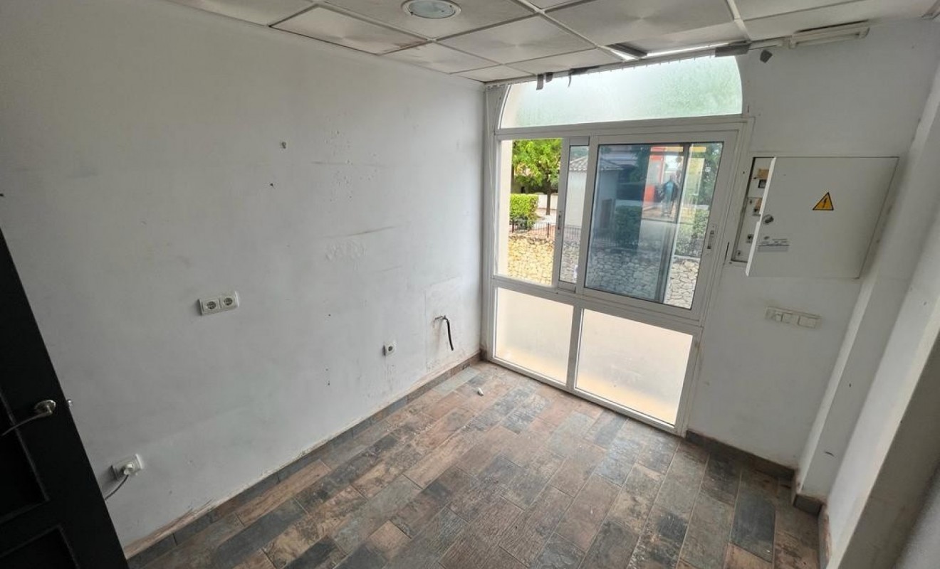 Sale - Commercial - Algorfa - La Finca Golf Resort