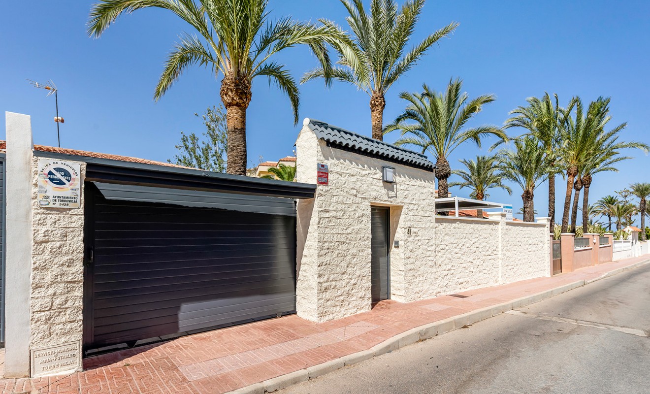 Sale - Villa - Torrevieja - Rocio del mar