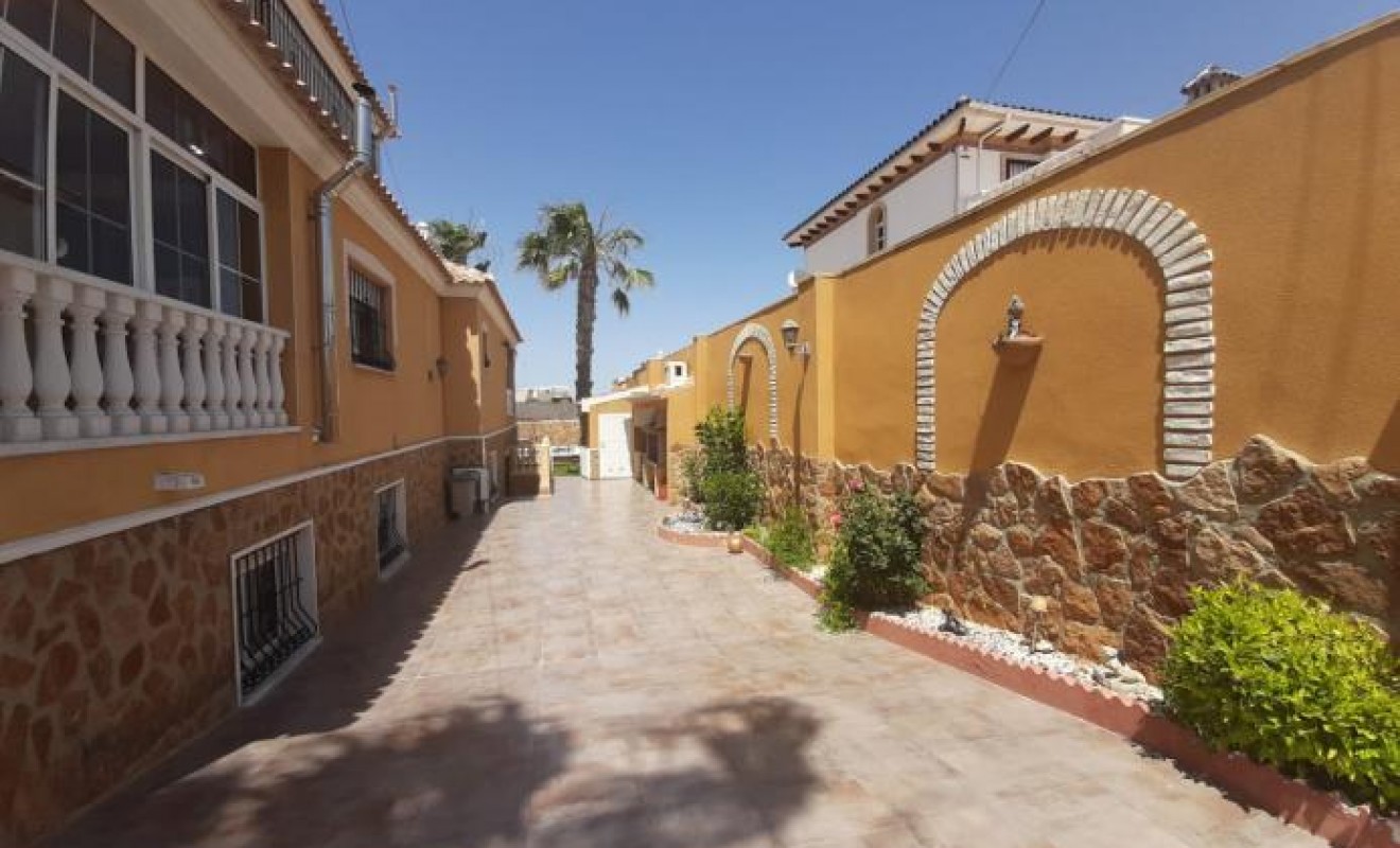 Wederverkoop - Villa - Torrevieja - Aguas Nuevas
