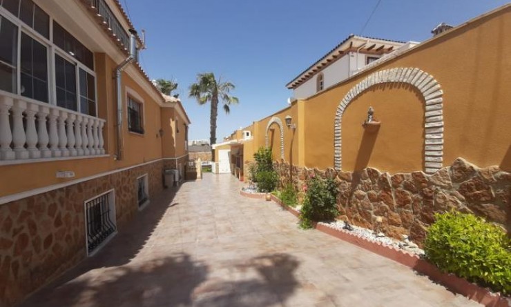 Wederverkoop - Villa - Torrevieja - Aguas Nuevas