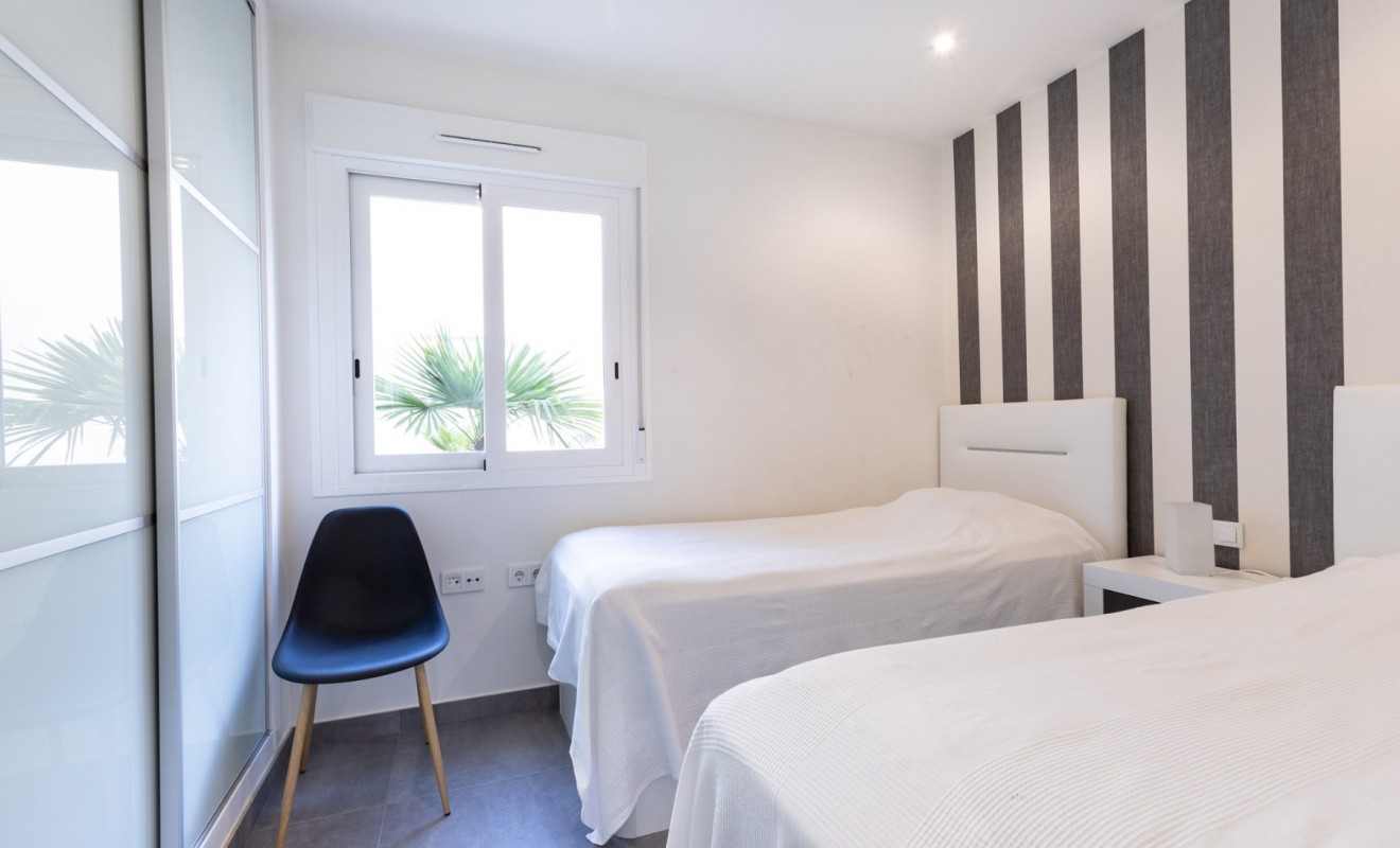 Sale - Bungalow - Torrevieja - Aguas Nuevas