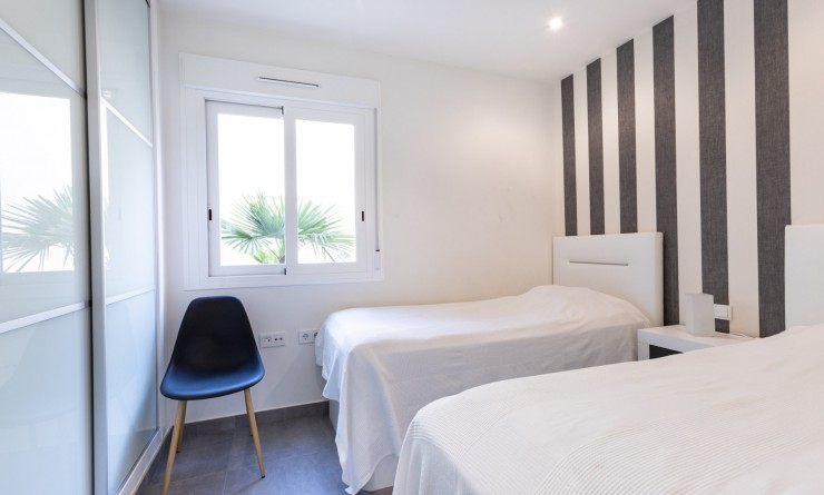 Sale - Bungalow - Torrevieja - Aguas Nuevas