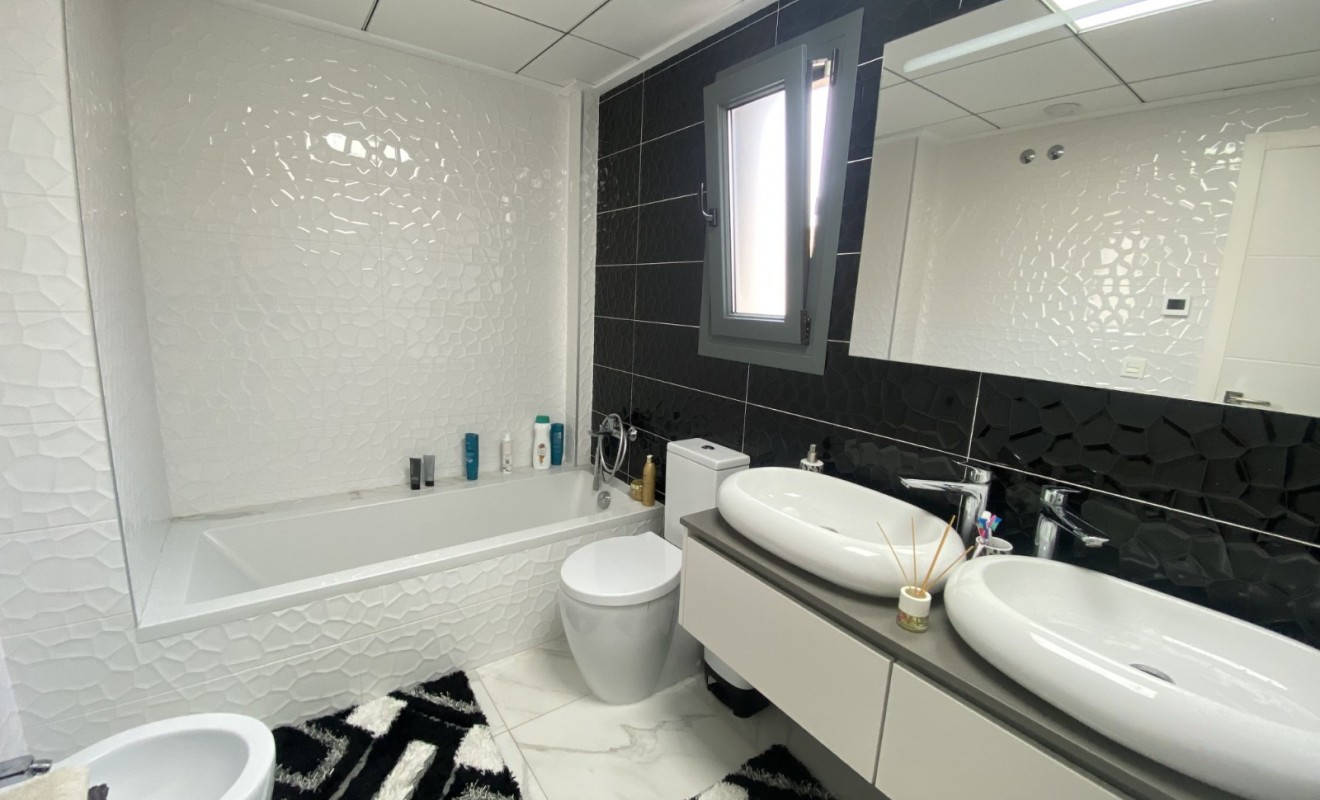 Wederverkoop - Chalet independiente - Finestrat - Finestrat Urbanizaciones