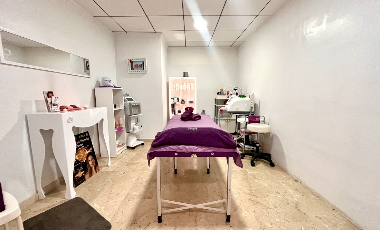 Revente - Commercial - Villamartín